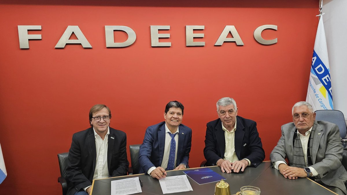redcame's tweet image. TRABAJO CONJUNTO DE #CAME Y @FADEEAC 🤝

El presidente @AlfredoGZChaco y el secretario general @ricardodiab, firmaron ✍️ un acuerdo de colaboración institucional con la FADEEAC, entidad representativa del autotransporte de cargas, con el objetivo de poner en marcha acciones…