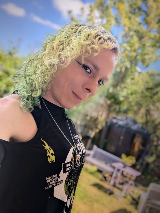 I'm back 😁 https://t.co/R2tejCxTv1<a href="/tag/newprofilepic"class="tags"><span>#newprofilepic</span></a>