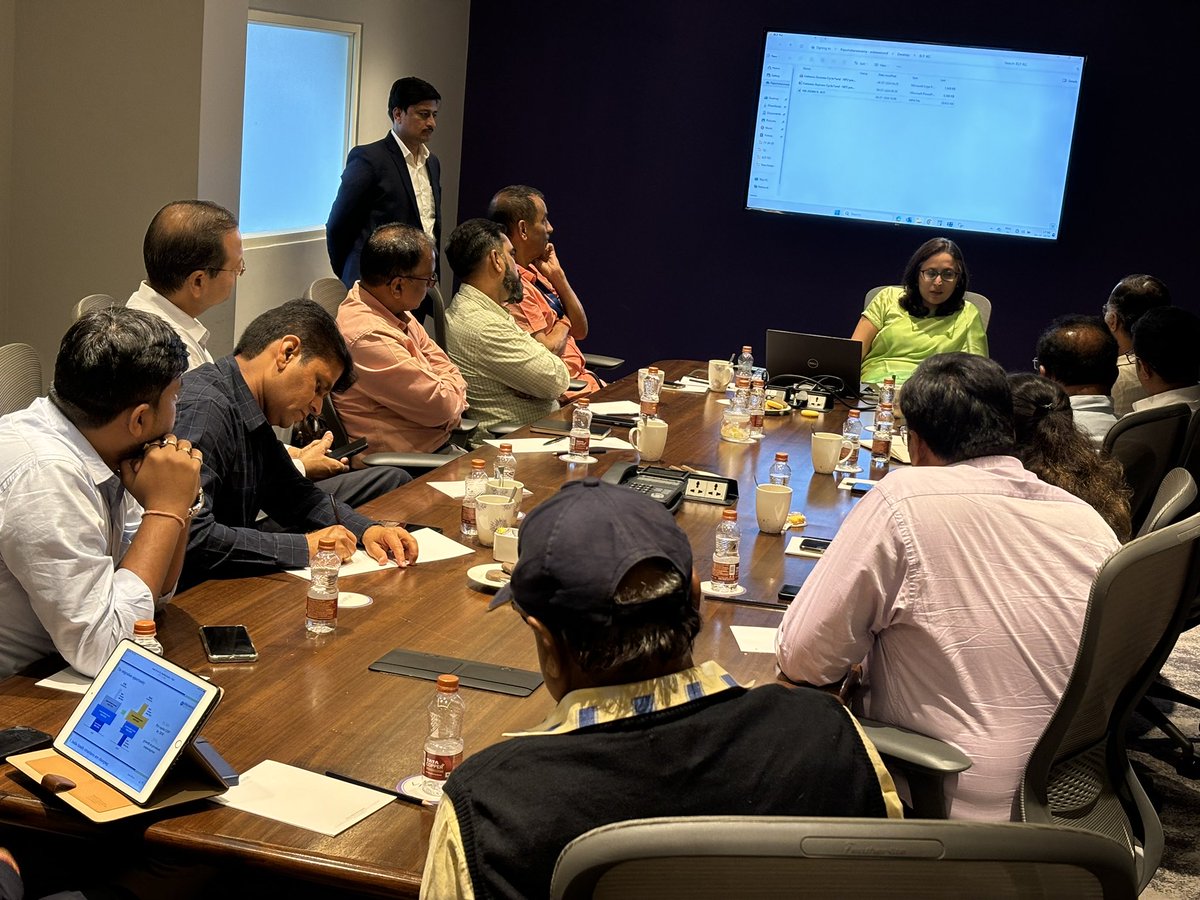 Adisprabhu's tweet photo. Excited to share that we had an insightful session with @iRadhikaGupta of @EdelweissMF &amp; some of our partners, discussing the future of the MF industry for MFDs.
Growth of our partners remains our obsession as we navigate these dynamic times together! 🚀 #MFIndustry #Partnerships https://t.co/CnZCGlOHS8