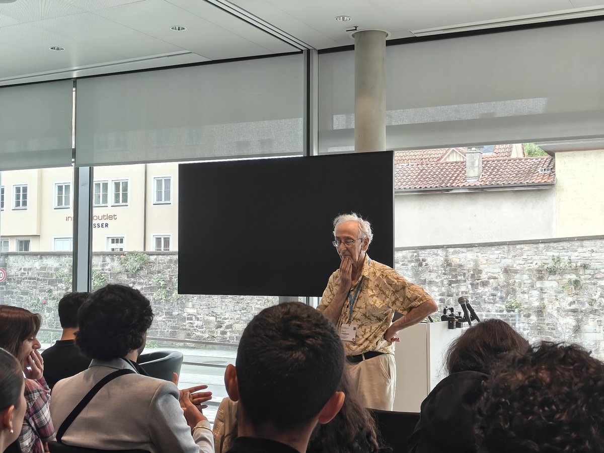 Brian D. Josephson is 84 yrs old and still answering questions on science, complexity and his Nobel Prize winning work. That's the best example of passion and dedication towards #research. Will remain one of my fondest memories at #LINO24 

#Physics #Motivation