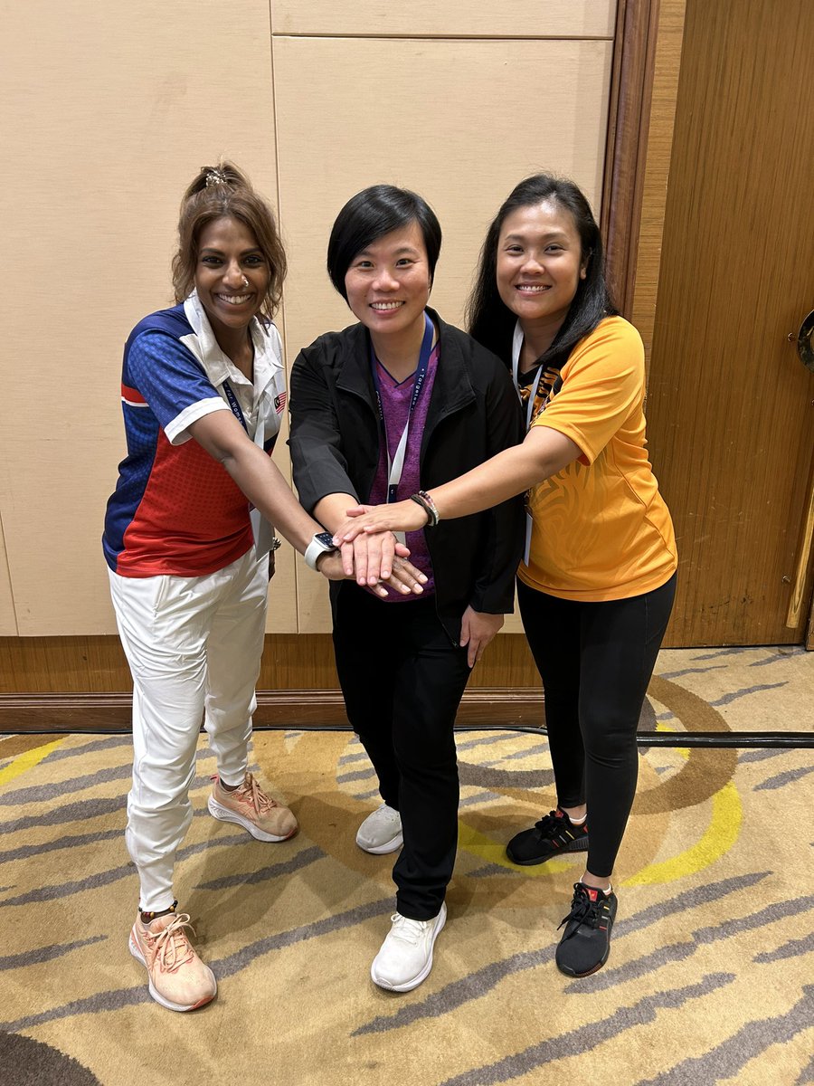 wee_sharon's tweet photo. 3. The best part is catching up with athletes friends from Jaya 1998, Olympians, King of Sprint, diving &amp; karate queens, Asia best netballers and sports champions. And many are elite coaches now. Friendship forever. https://t.co/TAIypsC7ea