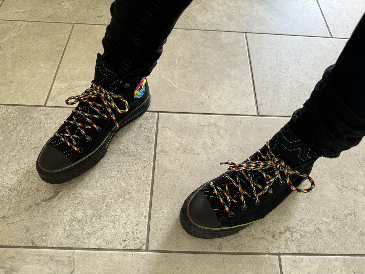 JDanielBenjamin's tweet photo. And they’re a perfect fit!
#converse #pride https://t.co/PsE49hWsoz