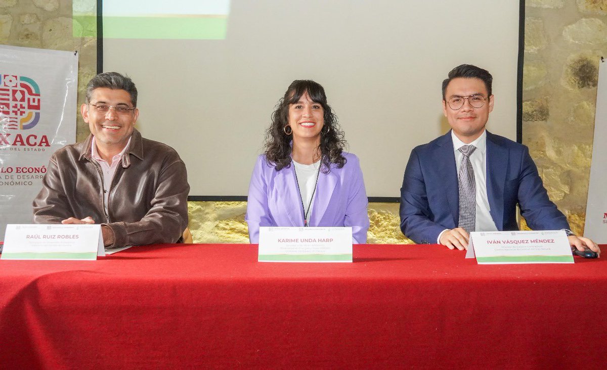 RaulRuizRobles's tweet photo. Junto a la Sria @Karime_UndaHarp de @Ambiente_GobOax e Iván Vásquez de @CENAGAS_mx dimos seguimiento al Encuentro Estratégico para la identificación de demanda y suministro de gas natural en la zona metropolitana de #Oaxaca https://t.co/NuQND8mb20