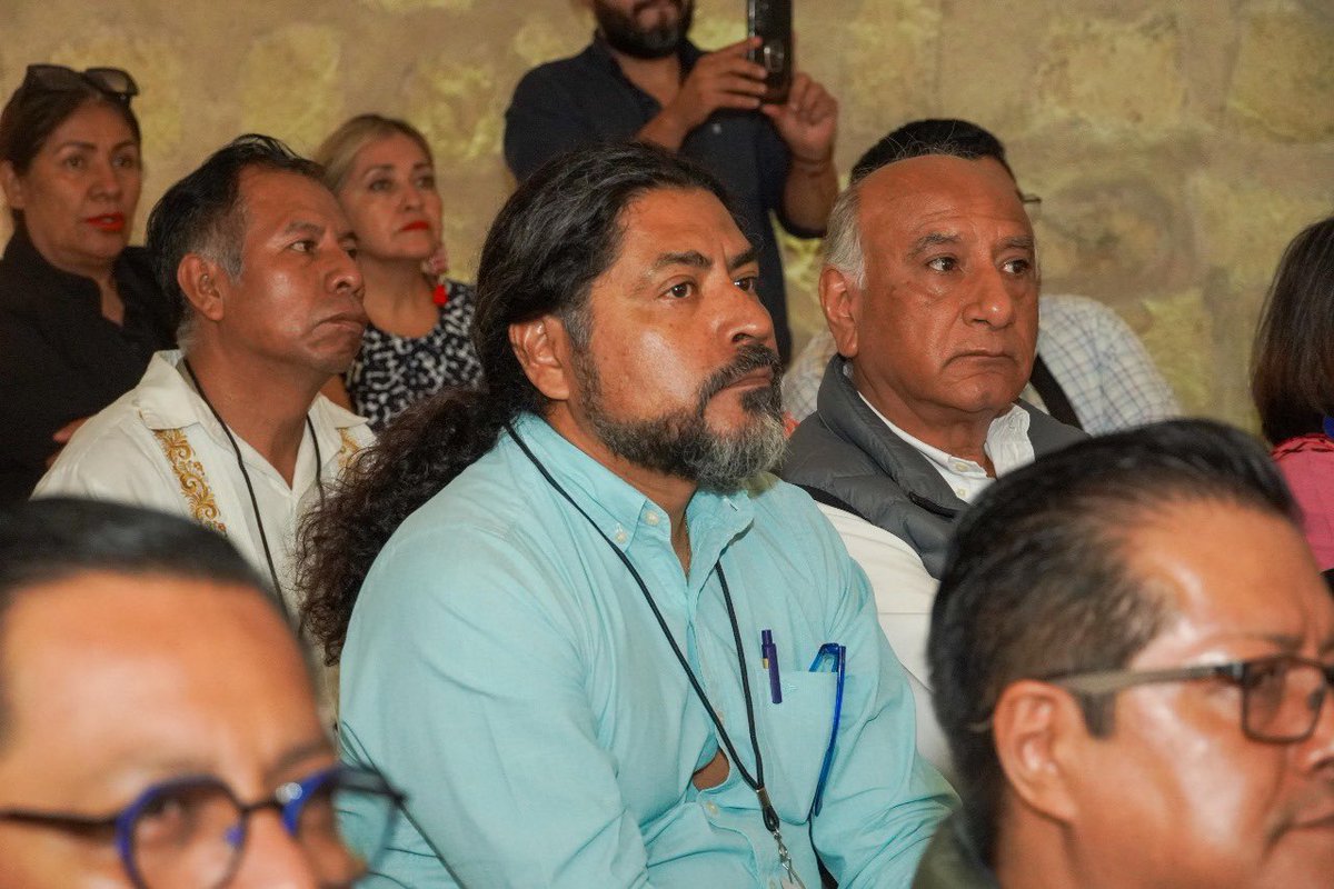 RaulRuizRobles's tweet photo. Junto a la Sria @Karime_UndaHarp de @Ambiente_GobOax e Iván Vásquez de @CENAGAS_mx dimos seguimiento al Encuentro Estratégico para la identificación de demanda y suministro de gas natural en la zona metropolitana de #Oaxaca https://t.co/NuQND8mb20