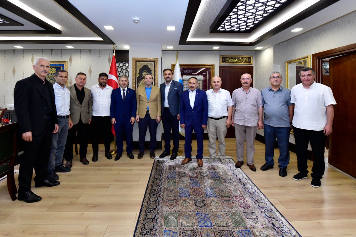 İstanbul Çankırı Dernekler Federasyonu (ÇANDEF) Genel Başkanı Önder Tozan'ı ve beraberindeki heyeti belediyemizde ağırladık. Nazik ziyaretleri için teşekkür ederim.