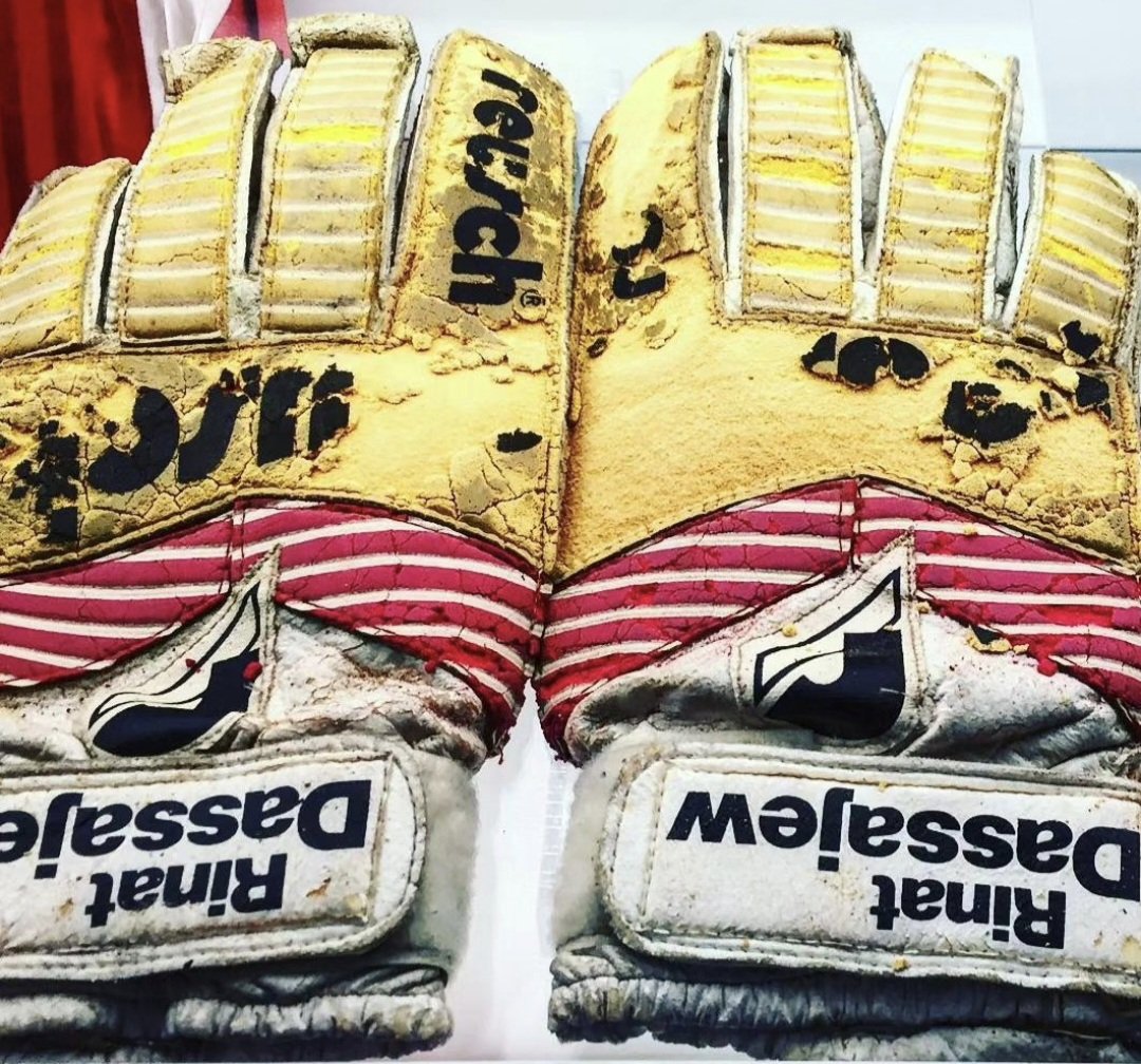 fussballgeekz's tweet image. The battle-battered gloves of Rinat Dasayev (Dassajew) #reusch #USSR #SovietUnion #CCCP