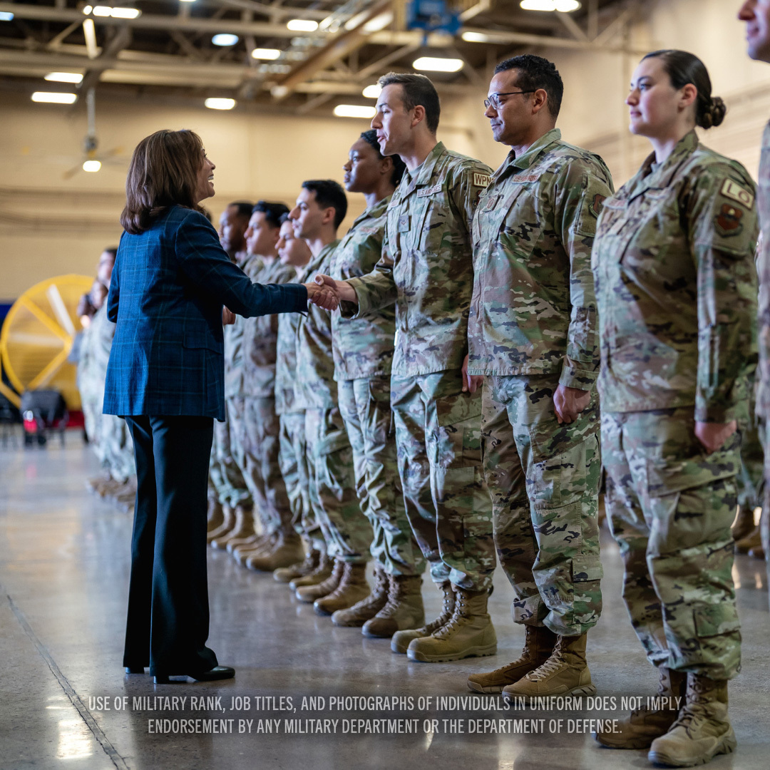 KamalaHarris's tweet photo. One of my greatest honors as Vice President is spending time with our service members.

This Fourth of July, as we celebrate the liberty our brave service members fought and died for, let us work to ensure we defend our democracy and all that America stands for. https://t.co/qlNZAsQRcf