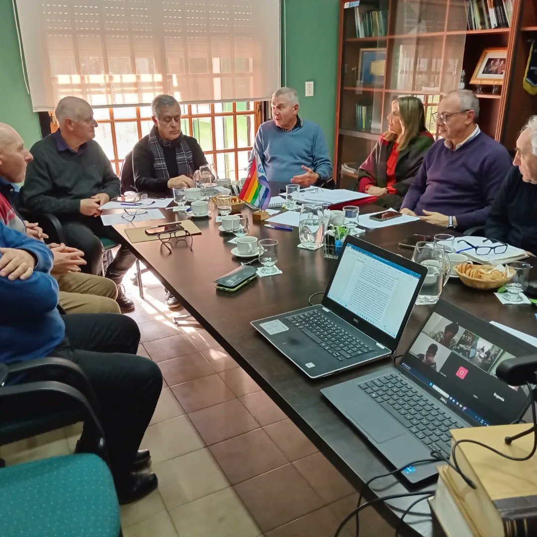 MutualesdeSF's tweet photo. Reunión mensual de la Comision Directiva y Junta Fizcalizadora. Directivos abordaron temas que afectan al sector Mutual. Se resolvió la realización de reuniones zonales con agenda abierta, la realización de cursos y capacitaciones entre otros temas. Entre otros temas https://t.co/YsNnT4ElXi