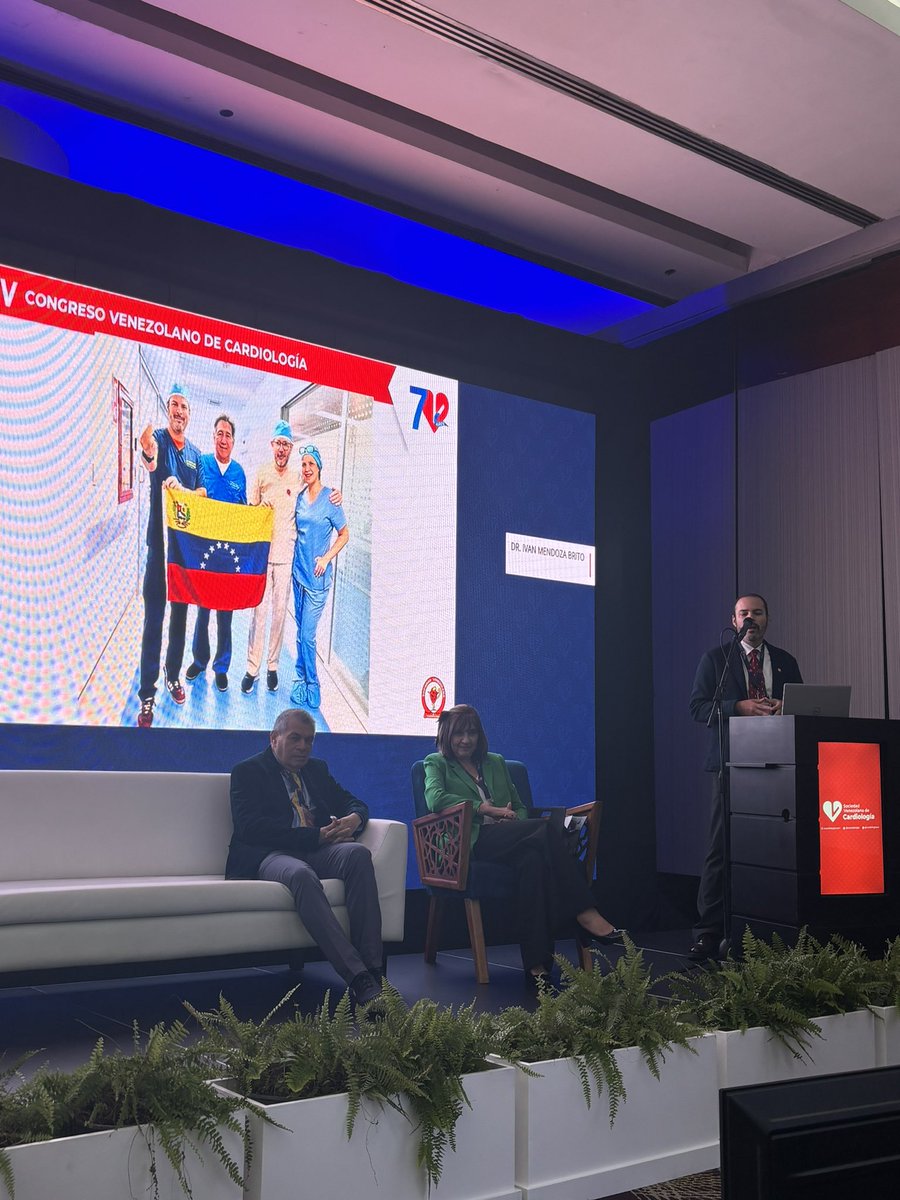dra_hlara's tweet photo. Empezó nuestro gran evento ! El congreso nacional de la @CardiologiaSVC en su 70 aniversario con el simposio de innovación, el Dr @ivanovich13 mostró su experiencia como pionero en el implante de marcapasos sin cable #SVCARDIO2024 https://t.co/m9CqfcD7We