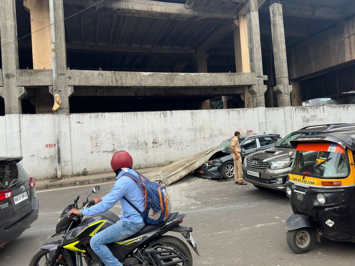 MohnaazS's tweet photo. Request to suspend PWD officers of Andheri west under supervision of them this is the condition.  All the corrupt system playing with tax payers life's. @CMOMaharashtra @AjitPawarSpeaks @DeshmukhSharif @mybmc @alm144 @Kamlakar_Shenoy @KiritSomaiya @jskeshriya @AAPMumbai @ANI https://t.co/HbxzrZz2YK