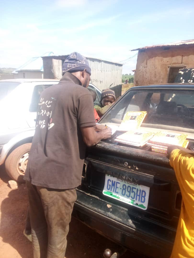 LilGiftedHands's tweet photo. Our Bokkos Coordinator filled in logbooks today and Ogas signed their part. At LGHM, teamwork fuels our success on and off the field!
#LGHM #littlegiftedhandsmatter #youngtech #mechanic #giftedhands #automotivedreams #changingfutures #empoweringkids #MechanicLife https://t.co/z9NKbZSHPO