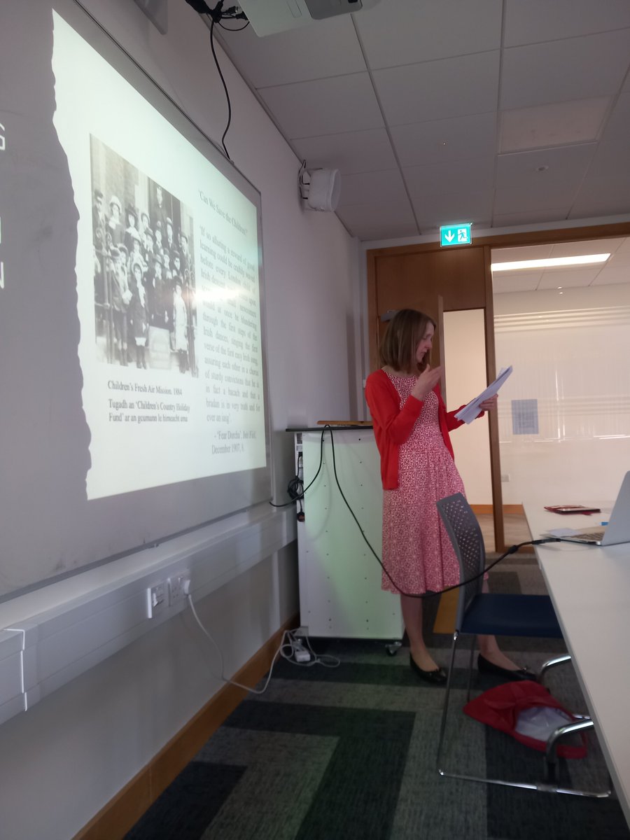 Caint den scoth le Ríona Nic Congáil a chuir tús le himeachtaí an tráthnóna.