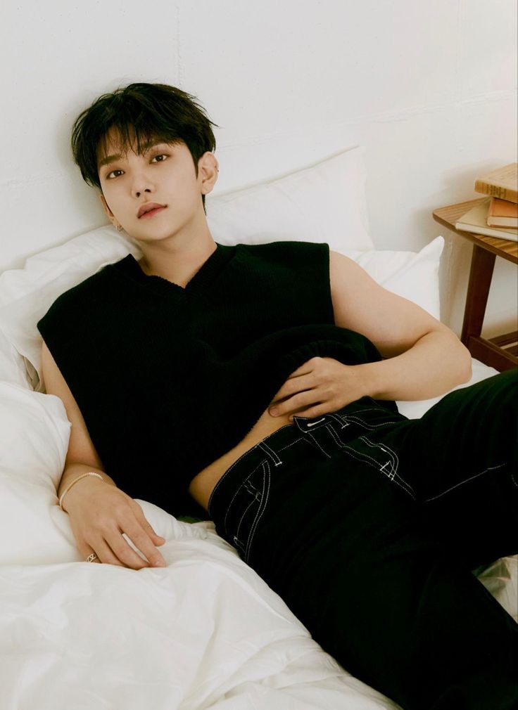 hjsbase's tweet photo. joshua being the biggest loser trapped in a hot man’s body: a thread #조슈아 https://t.co/PIe68hwLGz