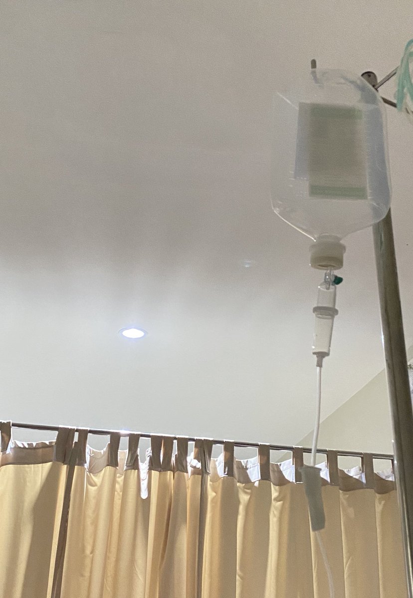 russelbatss's tweet photo. I’m in a shared hospital room right now. Didn’t mean to eavesdrop but their voices are just loud enough for me to hear. Sobrang lungkot kasi namamaalam na ‘yong Tatay sa anak at sa asawa s’ya. He doesn’t want to continue the treatment any longer. 😢💔 https://t.co/AfgqY34kOr