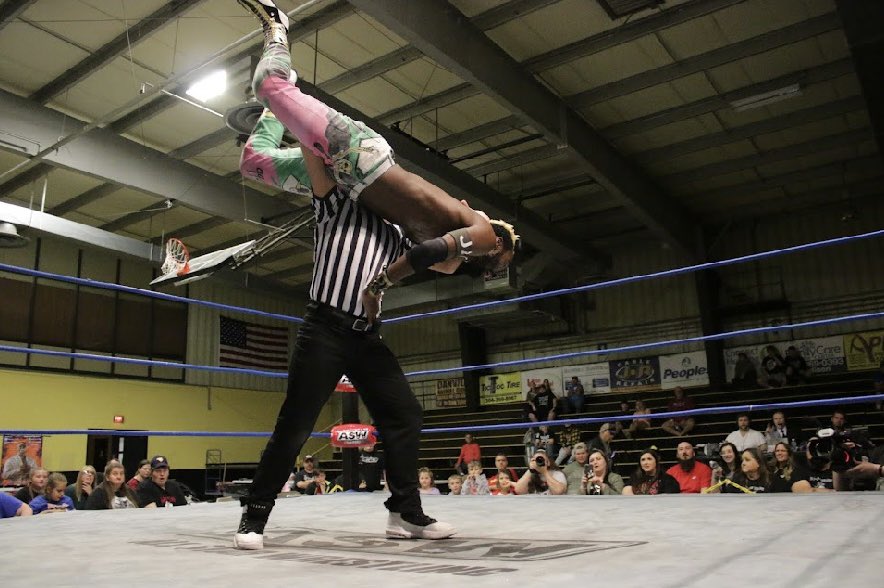 Catch #SmartieMarks out here flippin’ <a href="/CheeseburgerROH/">Black Sabre Jr. 🍔</a> on 🎆#The4th🇺🇸 like: