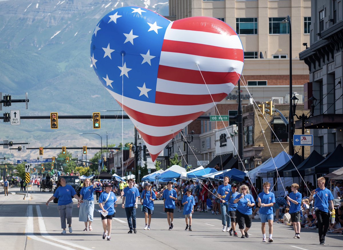 HAPPY FOURTH 🇺🇸 🇺🇸 🇺🇸 🎉 🥳 🙌 🎈 

Visit freedomfestival.org for a full list of #July4th events!