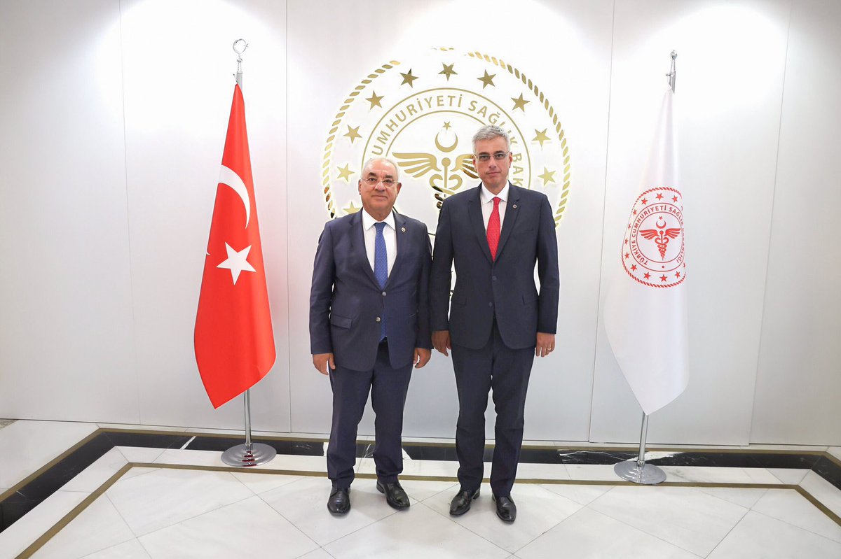 OnderAksakal's tweet photo. Sağlık Bakanlığı görevine atanan Sayın Prof. Dr. Kemal Memişoğlu’na hayırlı olsun ziyaretinde bulundum.
Kendisine nazik misafirperverliğinden dolayı teşekkür ediyor, yeni görevinde üstün başarılar diliyorum. https://t.co/CSBiYx4fGz