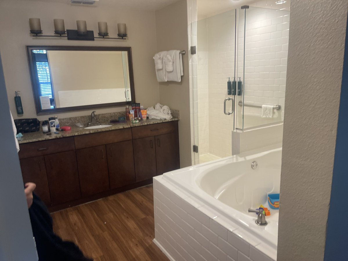 LimelightCrypt0's tweet image. Made it to Orlando and Telly is 🔥 🔥 🔥