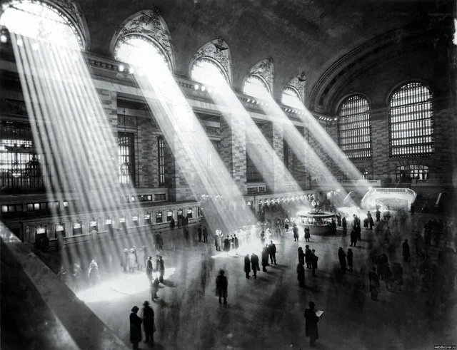 A historic 1929 photograph captures a sunbeam illuminating Grand Central Terminal in New York City. 📸 
This striking light phenomenon is no longer visible due to the construction of tall buildings around the station, blocking direct sunlight. 🏙️

#SeedPhoto #NFT #Photography