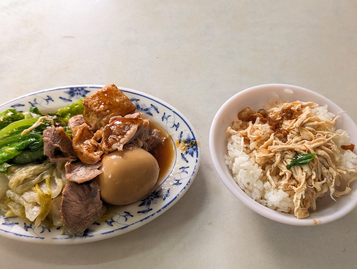 トレンドに上がってるので
今年1月に台北,迪化街の永楽担仔麺で食った五郎特餐（ゴローセット）を上げておきます. 
110NT$です 野菜が美味しかった
#台湾旅行