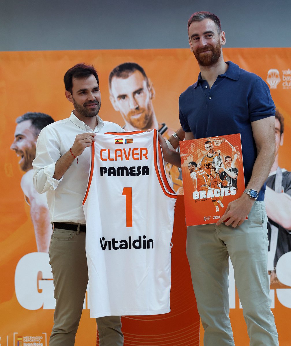 valenciabasket's tweet photo. 🧡

Cas 👉 @victor_claver se despide dejando huella en el Valencia Basket
https://t.co/KlDKo56MXj

Val 👉 Víctor Claver s'acomiada deixant empremta al Valencia Basket
https://t.co/OiuY8ZTIil

Eng 👉 Víctor Claver bids farewell leaving his mark in Valencia Basket
https://t.co/pMdmxd3RH1

📷 Galería de fotos
https://t.co/fSlVnFf01F

📽️ Vídeo completo
https://t.co/RhxZraepio