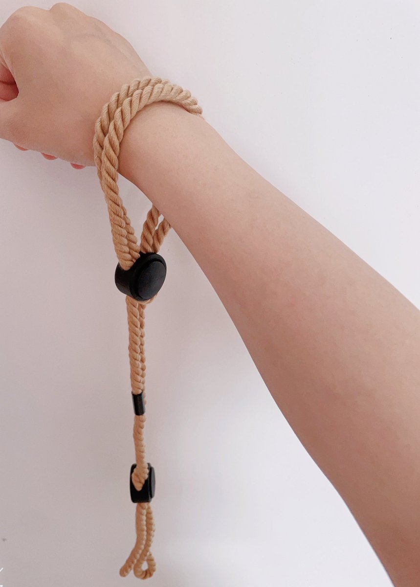 如果你要打招呼，先发照片
要么你就静静的看，打招呼不发照片的，直接拉黑，动态你也别看了