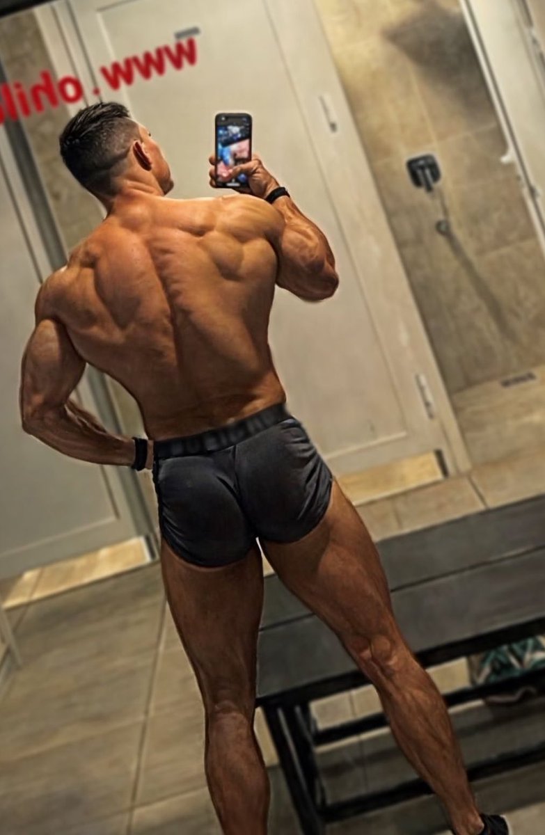 Alphaacash's tweet image. Ready to serve under this back?😎🔥