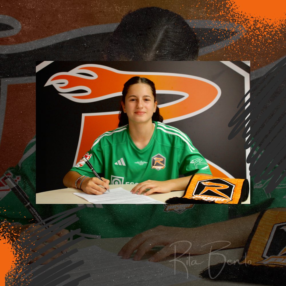 racingpower_fc's tweet photo. ✍🏼Joana Silva, Carolina Coelho, Rita Bento e Leonor Viegas assinam contrato de #formação 🟠⚫️

#raçaquererunião #orangeisthenewflame
#federacaoportuguesadefutebol #futebolfeminino #RacingPowerFC #rpowerenergydrink #rockwater https://t.co/iEGJP3QdBZ