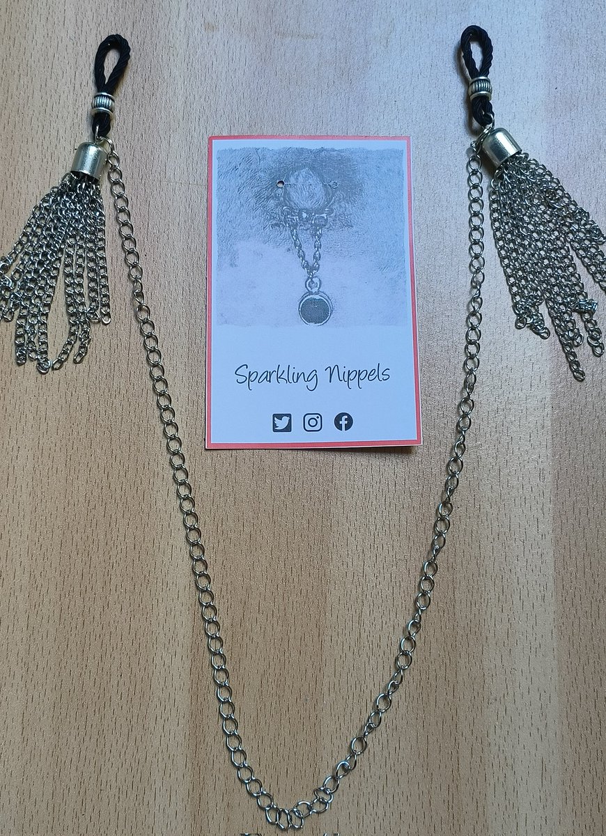 SparklingNipple's tweet image. #bodychain met ketting kwastjes.
Zachte verstelbare ringen...
Zit prima onder short of blouse.
Ook met bh aan.
Gun jij jezelf deze leukerds??
Vanaf 17,50 en op maat uiteraard!!!
#bdsm
#erotisch
#kinky
#nipple
#retweet