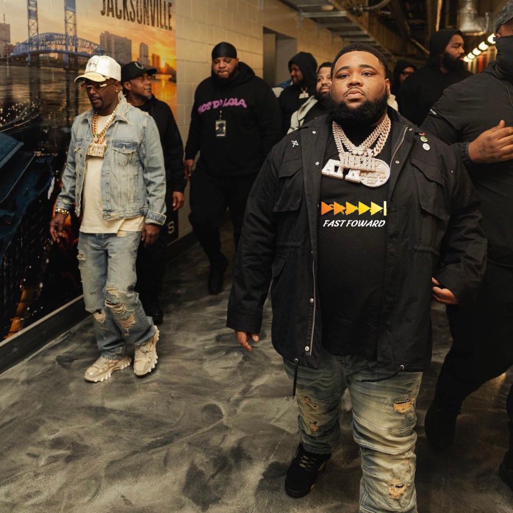 _FastMusic954's tweet image. Rod Wave’s Uncle “Dee” Who Was Also His Manager, Has Passed Away. 🕊️🥀