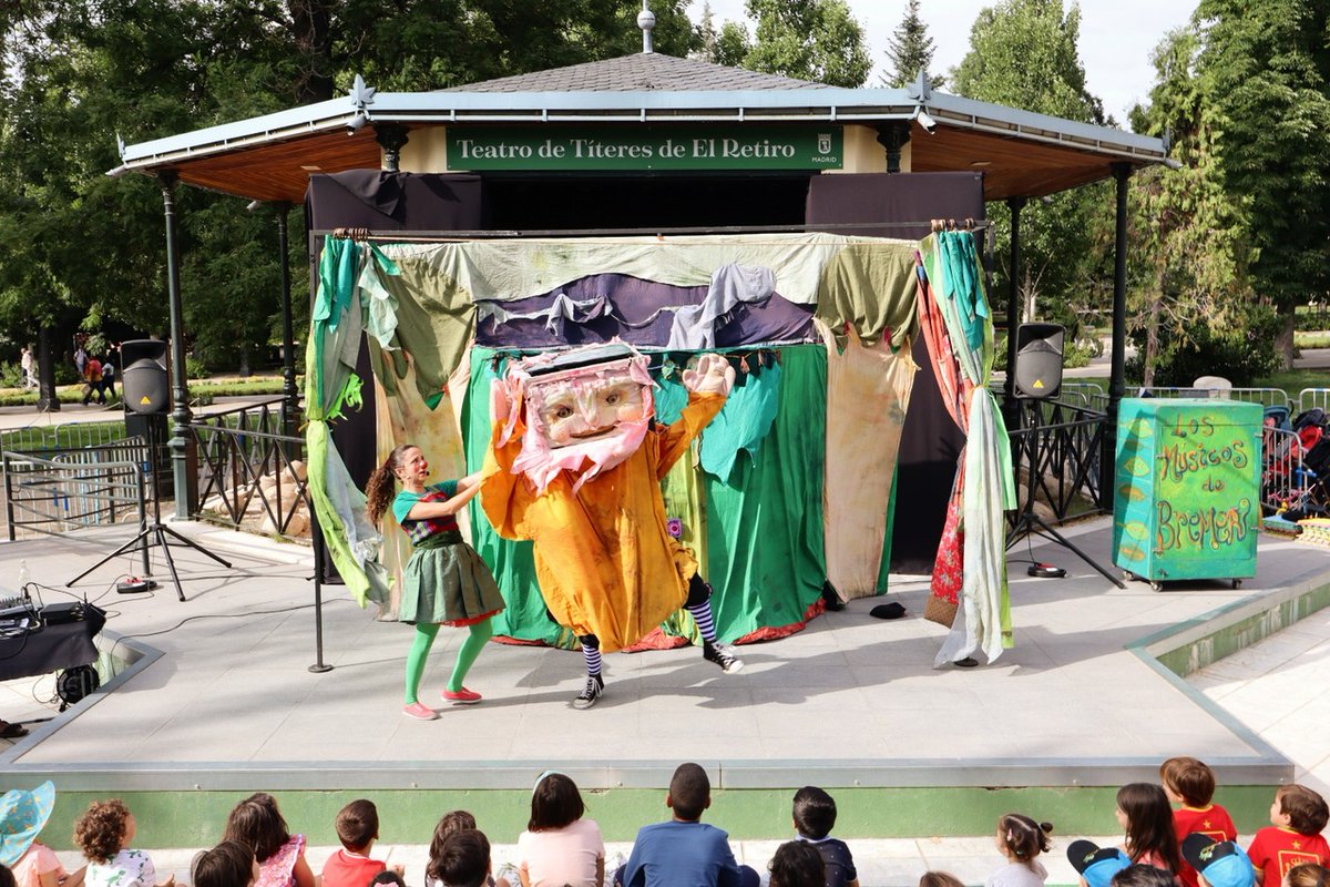 📢El ciclo Títere de Verano llega los fines de semana al Teatro de Títeres de El Retiro
✅Inicia la temporada estival de este espacio al aire libre el sábado 6 de julio, a las 20:00 horas
✅Entradas gratuitas, previa descarga en teatrotiteresretiro.es
 👉informate.madrid.es/lezv51