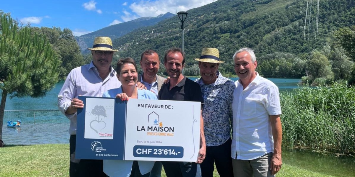 Grâce à la gamme #Vin Cœur, Les Fils de Charles Favre ont fait un don de 23’614.- CHF à La Maison. L’achat de chaque bouteille de la gamme permet de reverser 2.- CHF à La Maison, qui agit pour que de petits cœurs ne s’arrêtent pas injustement de battre 💖