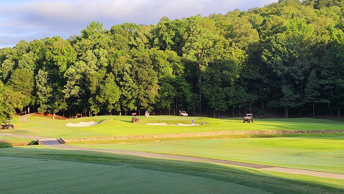 standardkev's tweet image. Happy 4th of July from #TheLegacyCourse!
#AlabamaSummer 
...now, let's swim and eat BBQ!