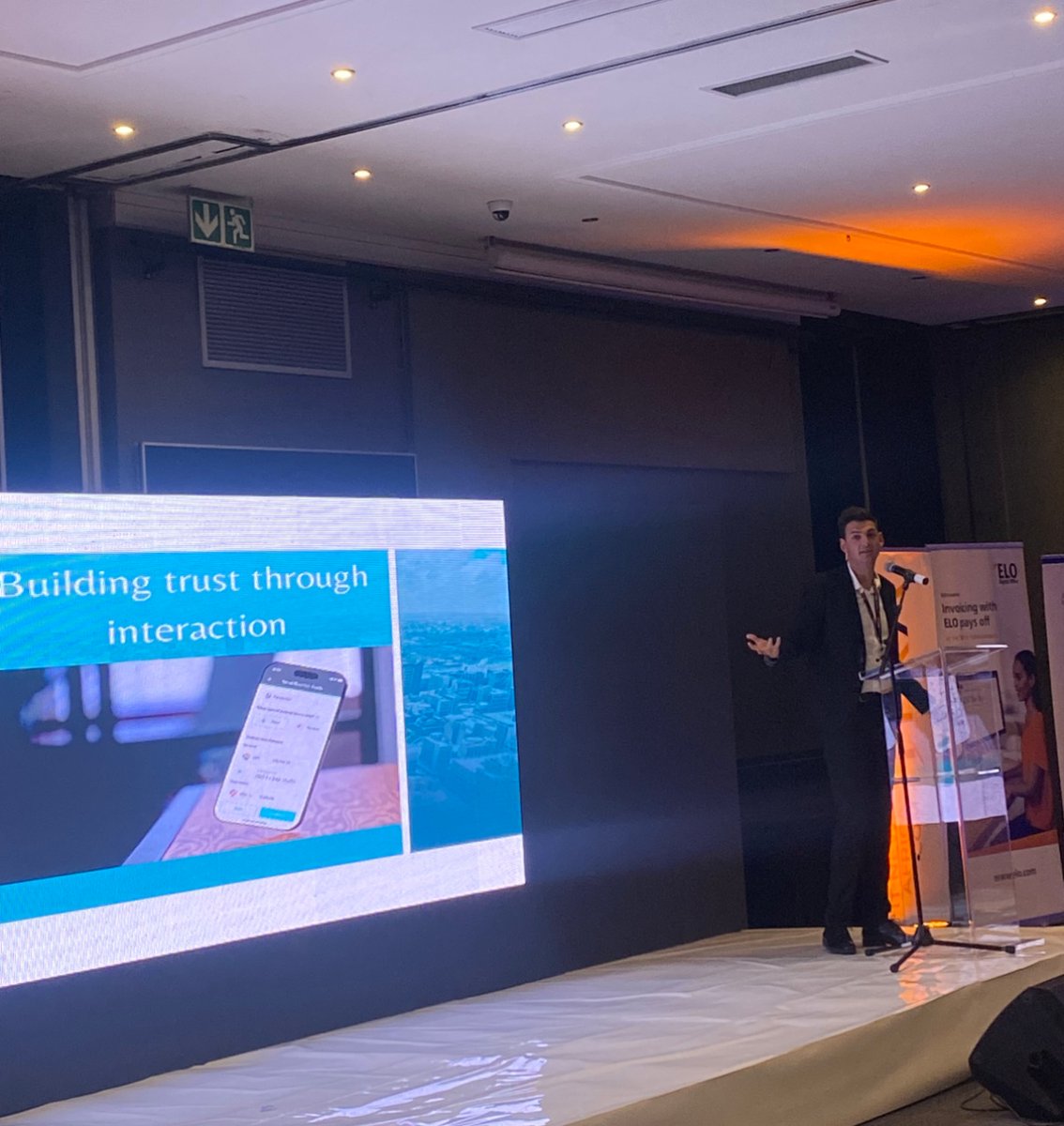 ITNewsAfrica's tweet image. Harry Scherzer, CEO at Future Forex, delivers their presentation on Building Consumer Trust and Financial Literacy, emphasizing, "The level of transparency is very low in the banking sector and everyone should work on it!" #DigitalFinanceAfrica #FutureofBanking #BankingSolutions