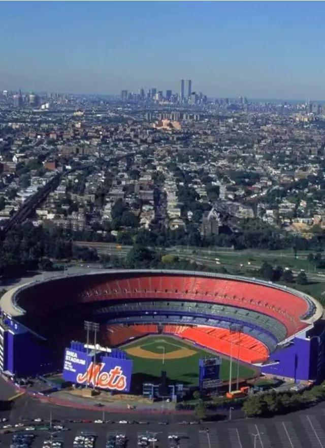 nut_history's tweet photo. Shea Stadium with WTC in the background https://t.co/vCerpkjRDR