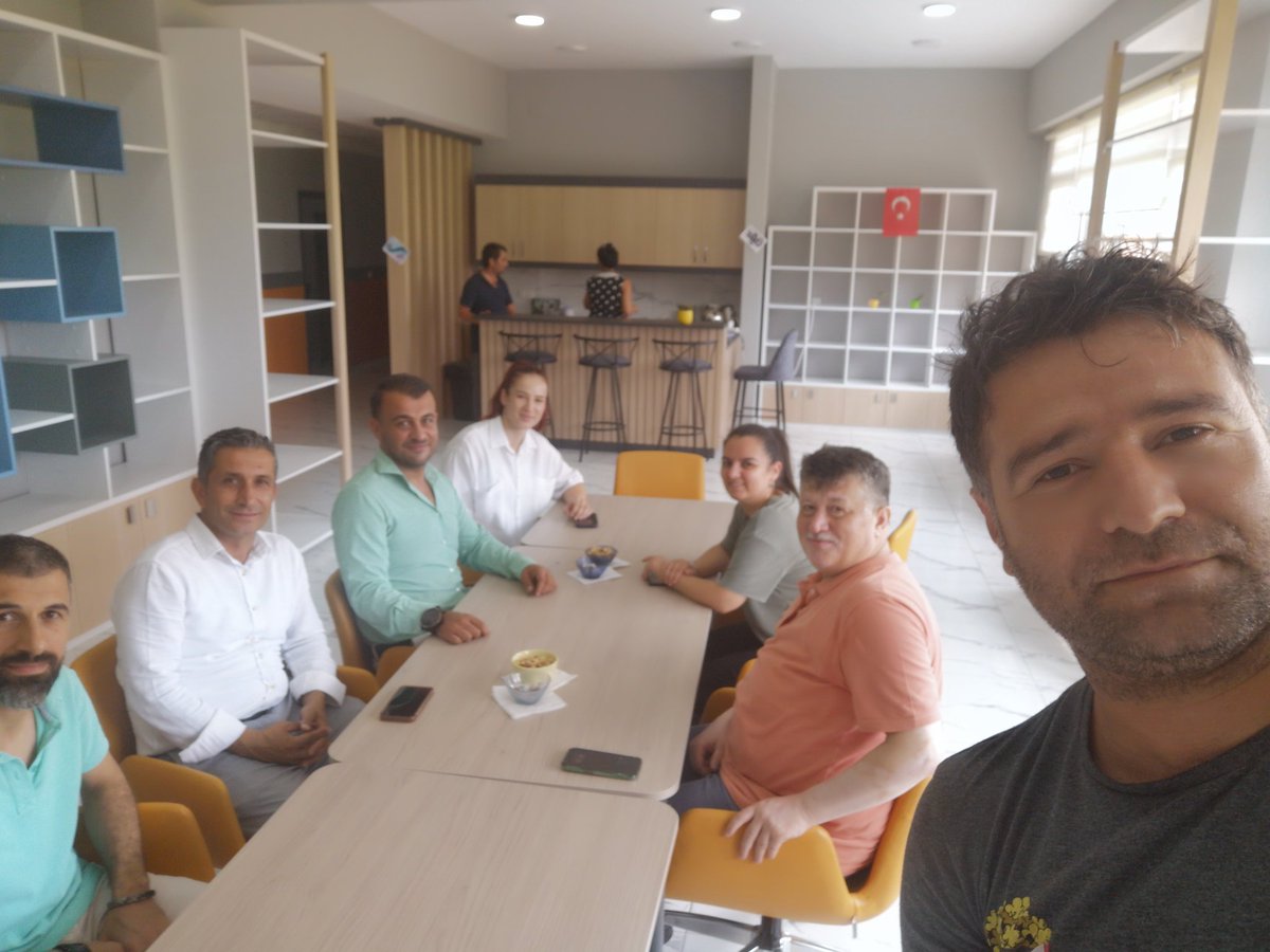 Değerli İl Müdürümüz <a href="/CFillikcioglu/">Cenap Fillikçioğlu</a> ve Şube Müdürlerimiz Bozdoğan Gençlik Merkezimize ziyarete geldiler. 😊