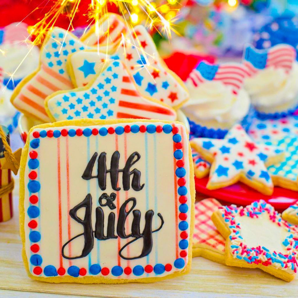 🎆 The Fourth of July is here, and I'm celebrating by traveling 🧳 It’s a day for fun, freedom, and lots of red, white, and blue! 
.
How are you marking the day? Drop your plans in the comments and let’s spread some patriotic cheer! 🌟💥 

#independenceday #starsandstripes