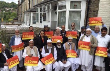 PaulSmi78490476's tweet photo. @krishgm Amazing to see the young British people coming out in support for #Farage and #ReformUK .๐ฌ๐ง #LABOURLOSING in some areas but making gains in other demographics. https://t.co/jEqhFC052J
