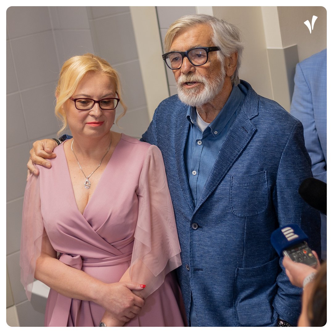 Karlovarskykraj's tweet image. Novou onkologickou ambulanci v Karlovarské krajské nemocnici spoluotevřel prezident @KVIFF Jiří Bartoška. Děkujeme! ❤️

#nemocnice #onkologie #zdravotnictvi #kkn #karlovarskykraj #karlovyvary #bartoska #kviff #kviff58