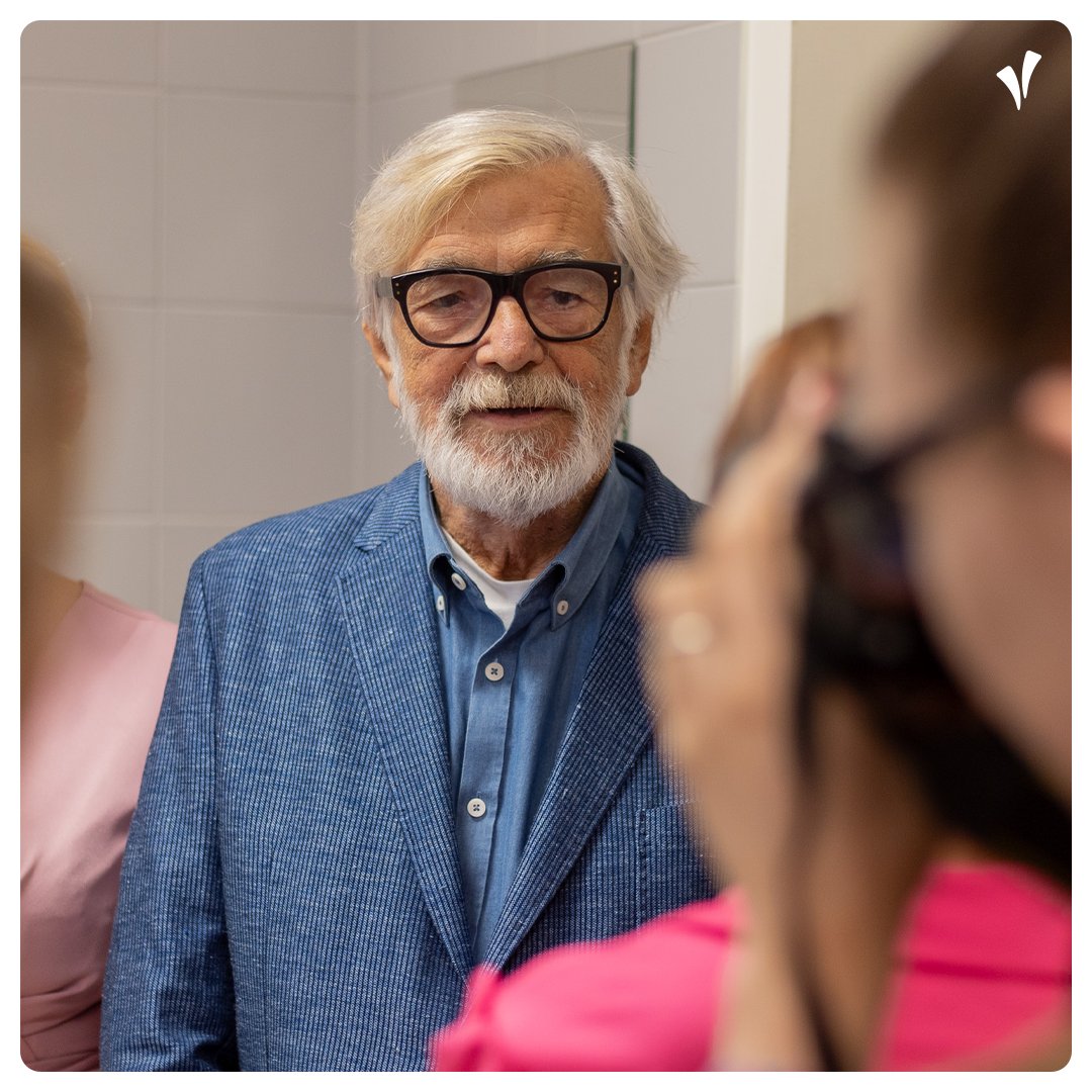 Karlovarskykraj's tweet image. Novou onkologickou ambulanci v Karlovarské krajské nemocnici spoluotevřel prezident @KVIFF Jiří Bartoška. Děkujeme! ❤️

#nemocnice #onkologie #zdravotnictvi #kkn #karlovarskykraj #karlovyvary #bartoska #kviff #kviff58