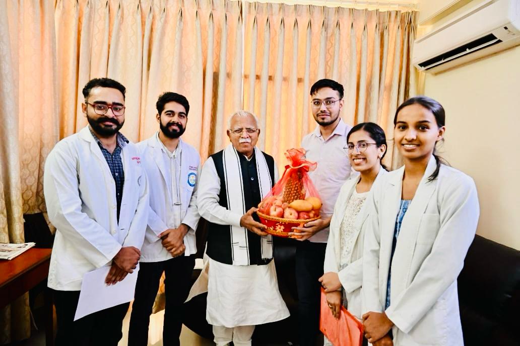 Indian__doctor's tweet photo. Fellow students of #Haryana, 
We are thrilled to announce that our persistent efforts have finally paid off! ✌🏻 

The long-standing demand for an internship stipend increment has been full filed &amp;increased from ₹17,100 to ₹24,310/-

--SHKM GMC Delegation
#medtwitter https://t.co/pYfIbrbyQN