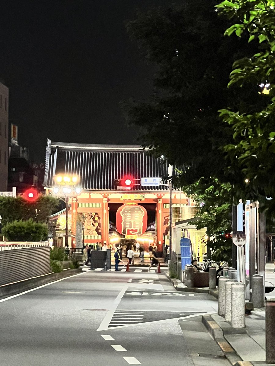 ken2_black's tweet photo. #銀ちゃんが逝く　
初日無事終了致しました
お暑い中劇場集まっていただけたお客様に感謝致します

体調管理お気を付けてください
劇場のエアコンの温度差で冷える席もあるかと思います

12日まで公演は続きます
何卒宜しくお願いします

＃錦織一清
 ＃当日券は劇場へ
https://t.co/HGxfPjsRmU https://t.co/HGSCLnrh5D
