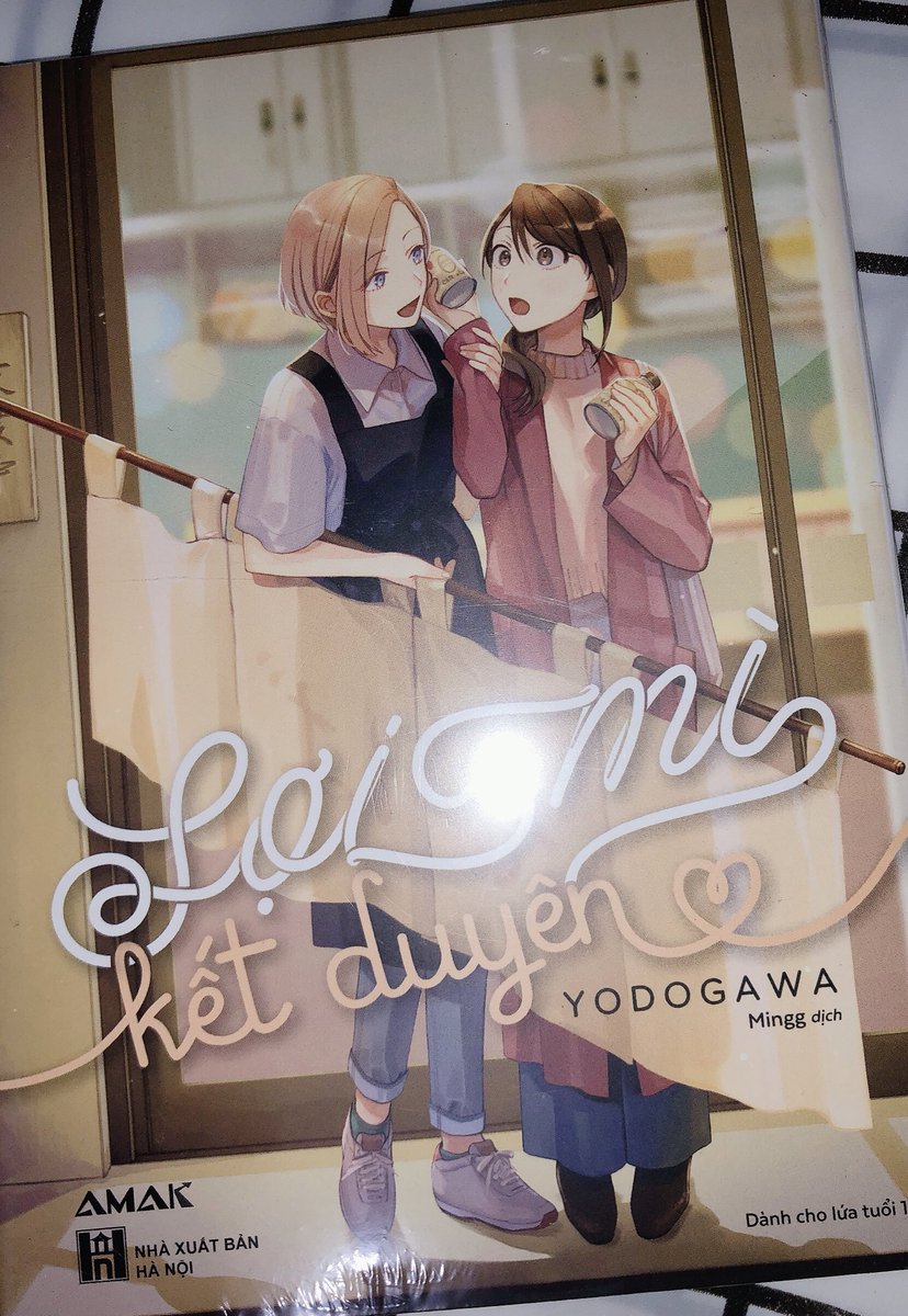mary40211's tweet photo. @ryohiroshi @ydkw27 Hello sensei, I come from Vietnam. I buy this oneshot, I really like it.
But I was quite disappointed because the publisher misspelled the author's name https://t.co/6ztEYkFmGT