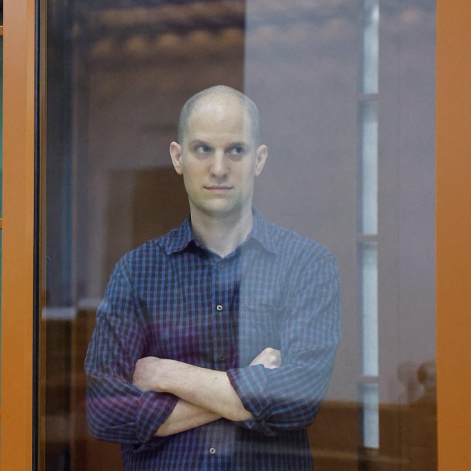 1/2 This legend had his head shaved by authorities in the Russian jail where he is being wrongly held for doing journalism for <a href="/WSJ/">The Wall Street Journal</a>. #FreeEvan