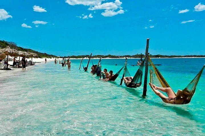 harrylpg's tweet photo. 🖥️🇧🇷Hoy (y muy habitual) en mi WhatsApp y DM:
✍️ Harry, quiero ir a la playa en Brasil. ¿Me pasas precios?

🇧🇷Brasil tiene casi 7000 kilómetros de playa. Veamos, de Sur a Norte, las mas visitadas por los Argentinos y con vuelos lógicos. Hay playas movidas, mansas, con piletas naturales,etc. Para todos los gusto.
📢Seguramente hay miles más, sobre todo pueblitos y villas veraniegas. Los invito a que nos cuenten ese secreto bien guardado.

🏖️Florianópolis. Para mi el paraíso más cercano. De septiembre a Abril podes ir a la playa.

🏖️Rio de Janeiro: se disfruta todo el año. Hoy 4 de julio, hace 30 grados.
🚗Desde Rio en auto al norte: Buzios, Cabo Frio y Arraial Do Cabo.
🚗Desde Rio en auto al sur: Ilha Grande, Parati, Angra dor Reis.

🏖️Porto Seguro, Arraial D’Ajuda y Troncoso. A mi, personalmente son las que menos me gustan. Si tenes que elegir acá, Arraial es mi opción.

🏖️Salvador de Bahía: Una gran ciudad,aldeas pequeñas como Morro São Paulo y muchos hoteles con todo incluido como los de Praia do Forte e Imbassaí. Hay un vuelo directo de Aerolineas Argentinas.

🏖️Maceió y Recife: Gran oferta de hoteles ya sea todo incluido y solo con desayuno. Podes entrar por una y salir por la otra para visitar Porto Galinhas, Maragogi, Pratagy.

🏖️Natal, linda ciudad sobre el mar. Solo iria para ir a Pipa que queda a 1.30hs en auto hacia el sur.

🏖️Fortaleza: Puerta de entrada al paraíso del buceo, Fernado de Noronha que se llega en avión y desde aca traslados a Jericoacoara, muy de moda entre los amantes del Kite.

🖥️De casi todos estos destino, he dejado mis hoteles preferidos. Dejo el link a donde estan todos.
https://t.co/jiGTqUtNdZ