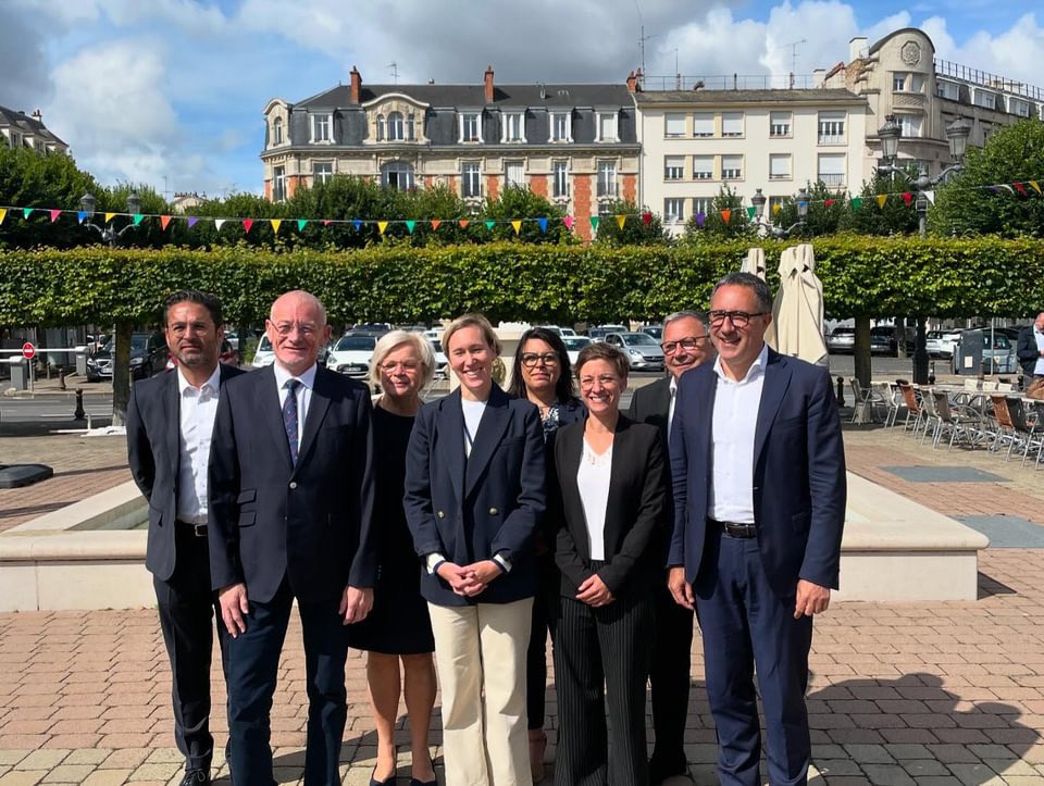 Pour notre ville, je lance un appel à nos concitoyens. Cette élection ne doit pas être un référendum pour ou contre le président de la république; cette élection est cruciale pour Reims.
Je soutiens avec force <a href="/xavier_alberti/">Xavier Alberti</a>,<a href="/Laure_Miller/">Laure Miller</a>,<a href="/lise_magnier/">Lise Magnier</a> et <a href="/GirardinEric/">Éric GIRARDIN</a>.