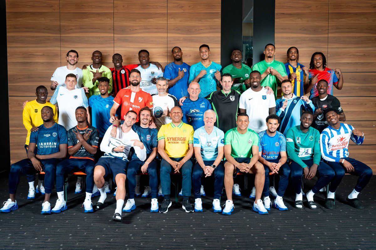 Equipe de France ⭐⭐ (@equipedefrance) on Twitter photo Du foot amateur à l’Équipe de France… 💙
#FiersdetreBleus Du foot amateur à l’Équipe de France… 💙
#FiersdetreBleus