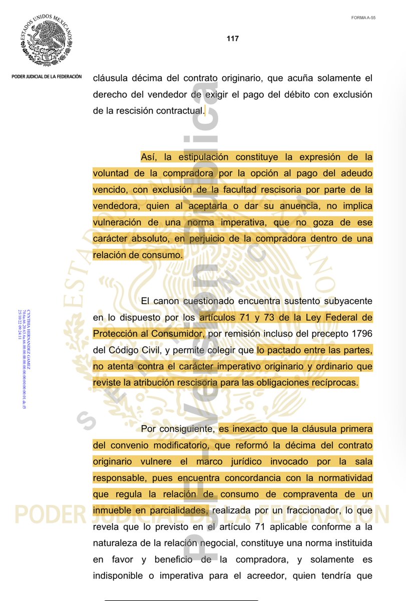 MoraErica's tweet photo. ‼️Una persona estuvo a punto de perder su patrimonio, una vivienda que compró a parcialidades, y es que cuando ya había cubierto más del 60 por ciento del crédito, enfrentó problemas para seguir pagando. Un Tribunal Colegiado de Circuito del #PJF lo amparó para que no pierda su vivienda.
✅Esta sentencia significa una mayor protección para los compradores frente a los desarrolladores inmobiliarios, quienes ante un caso de incumplimiento de pagos no podrán rescindir unilateralmente el contrato, sin antes darle oportunidad al comprador de pagar lo pendiente.
⚖️A propuesta de la Magistrada María Amparo Hernández @MaHdzChongCuy, el Tribunal reconoce que es derecho del comprador elegir entre aceptar que se rescinda o cancele el contrato o continuar con el contrato poniéndose al corriente en el pago de las mensualidades vencidas.
✳️La sentencia protege al consumidor y da seguridad jurídica, ya que en casos de incumplimiento en la compraventa, la elección entre la rescisión del contrato o la exigencia de su cumplimiento forzoso queda en manos del comprador y no del vendedor, y así se evita que pierda su patrimonio como lo han sufrido familias mexicanas.
📍Es importante tener presente que los derechos del consumidor operan en todos los contratos o relaciones de consumo, aunque no se haya estipulado o previsto en el clausulado e incluso aunque existieran cláusulas que los excluyan, porque deberán tenerse por no puestas.