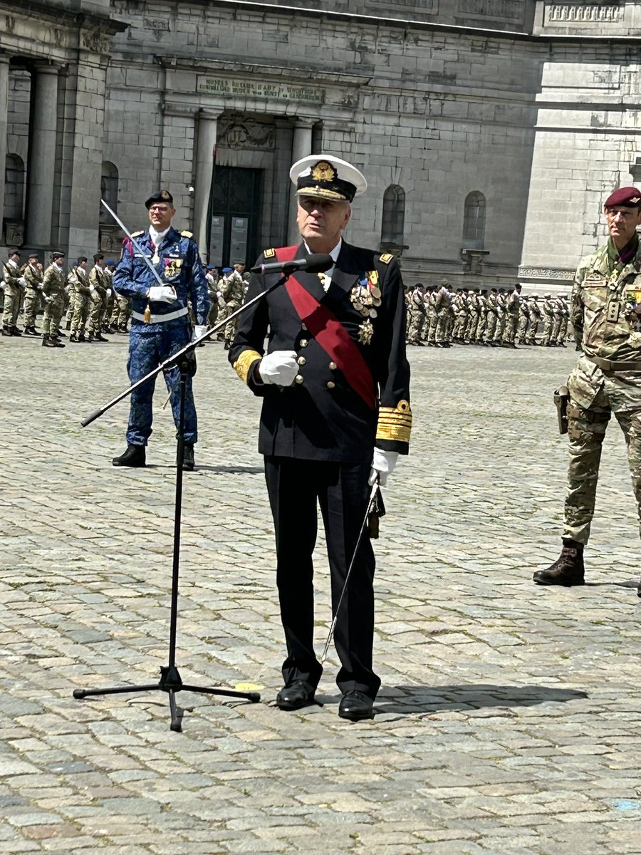 Han Peters in Belgium (@hanpeters_inbxl) on Twitter photo Ce matin j’ai assisté à la passation de commandement du Chef de la Défense dans le Parc du Cinquantenaire. La coopération en matière de défense entre la Belgique et les Pays-Bas est particulièrement étroite. <a href="/BelgiumDefence/">Belgian Defence</a> <a href="/CDS_Defensie/">Generaal Onno Eichelsheim</a> <a href="/ministerBZ/">David van Weel</a> <a href="/DedonderLudivin/">Ludivine Dedonder</a> <a href="/NLinBE/">Nederlandse ambassade in België</a> Ce matin j’ai assisté à la passation de commandement du Chef de la Défense dans le Parc du Cinquantenaire. La coopération en matière de défense entre la Belgique et les Pays-Bas est particulièrement étroite. <a href="/BelgiumDefence/">Belgian Defence</a> <a href="/CDS_Defensie/">Generaal Onno Eichelsheim</a> <a href="/ministerBZ/">David van Weel</a> <a href="/DedonderLudivin/">Ludivine Dedonder</a> <a href="/NLinBE/">Nederlandse ambassade in België</a>