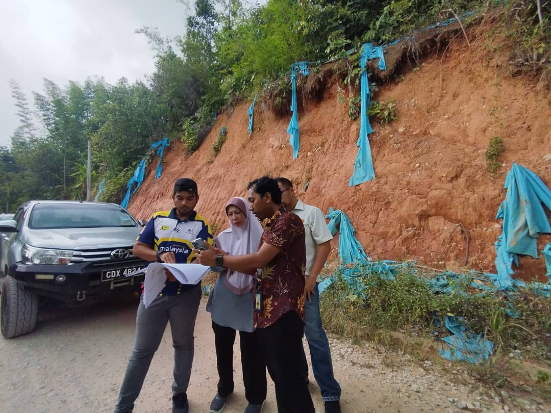 JKRLIPIS's tweet photo. Taklimat Sebut Harga Kerja-Kerja Penyiasatan Tapak &amp; Pengujian Makmal Bagi Membina Jalan Perhubungan Dari Koa Simoi Lama Ke Pos Lenjang, Lipis Pahang.

@IPJKR_Official 
@JKRPAHANG 
@followers https://t.co/OOCPON2UVN